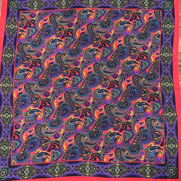 💗Vintage Paisley Silk Scarf - Picture 3 of 3